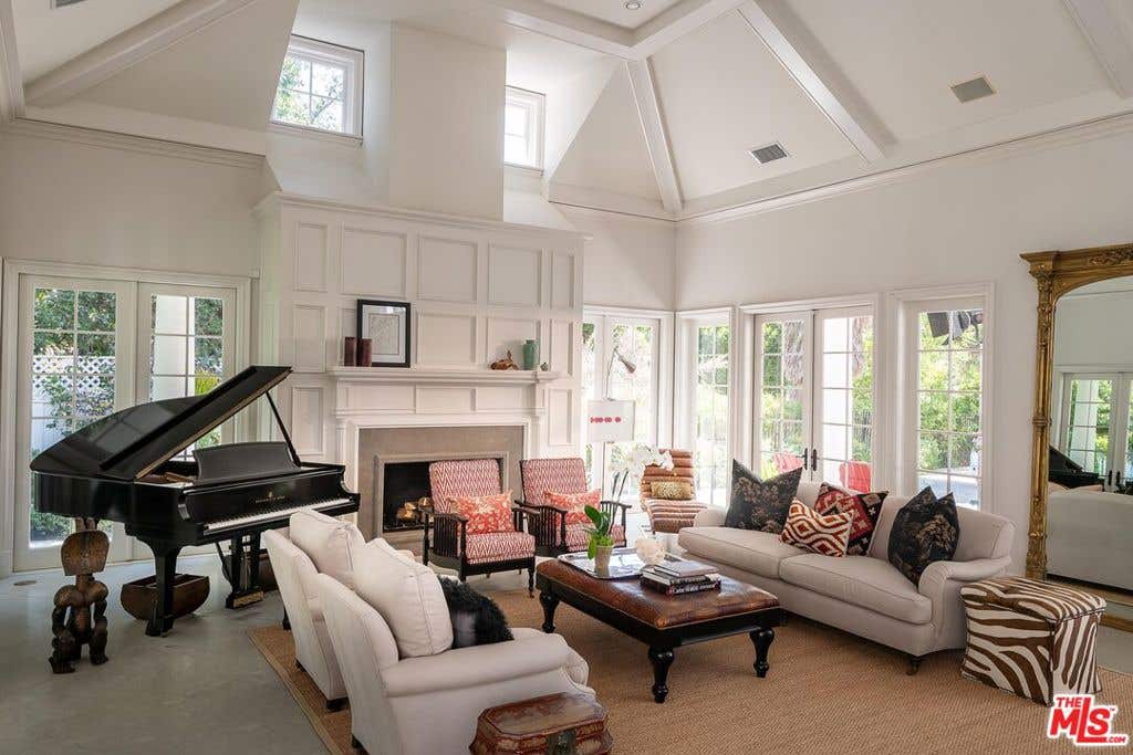 Photo of 17417 Rancho Street, Encino, CA 91316 (MLS # 26853741)