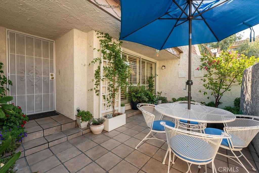 18340 Collins St D, Tarzana CA 91356