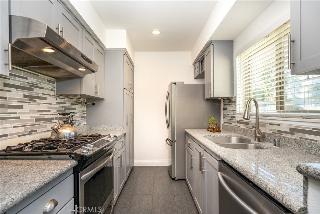 6041 Fountain Park Street 9, Woodland Hills CA 91367