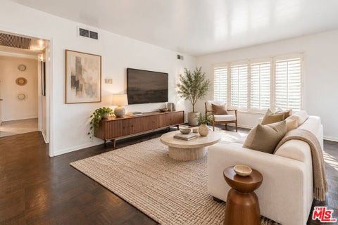 Photo of 1250 N Kings Road #504, West Hollywood, CA 90069 (MLS # 26996619)