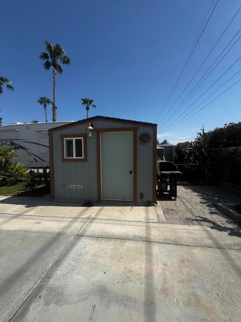 84136 Avenue 44 323