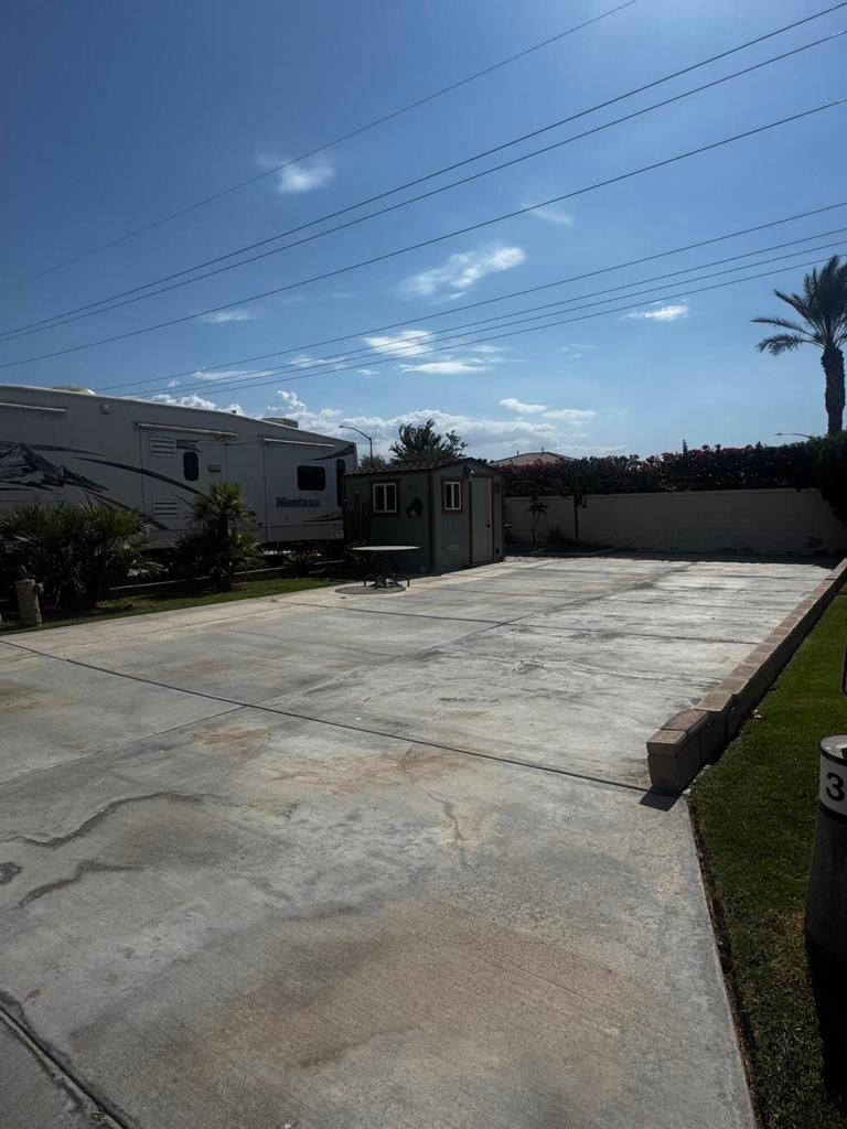 84136 Avenue 44 323