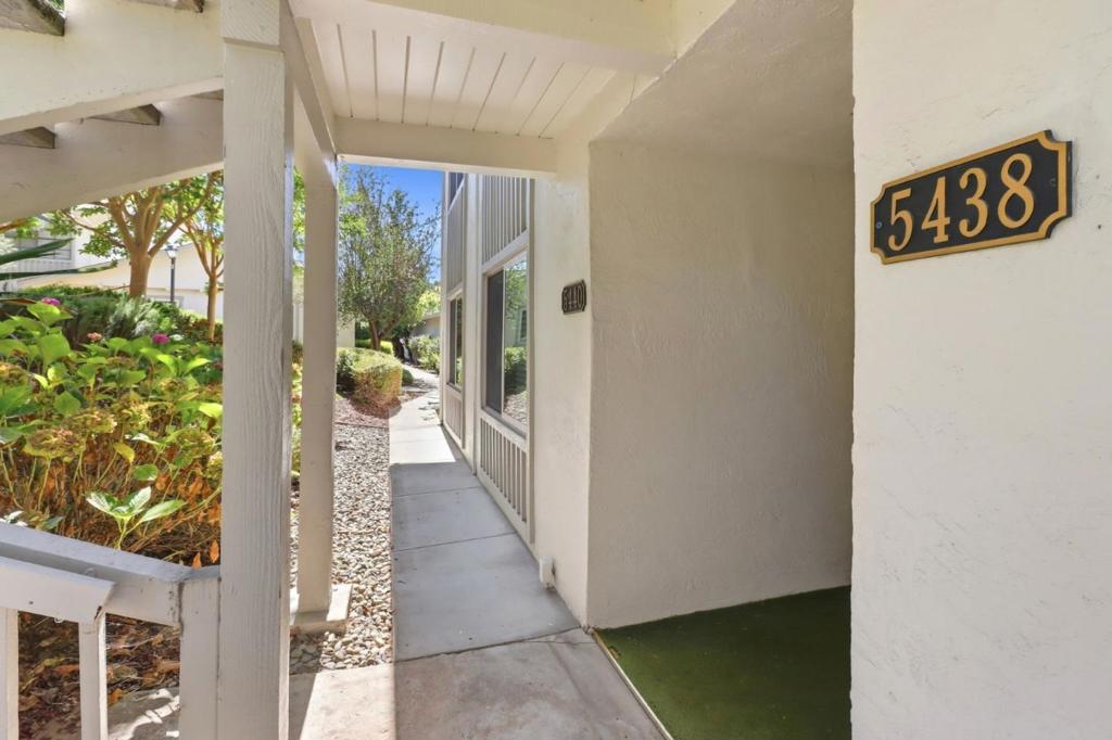 5438 Cribari Green