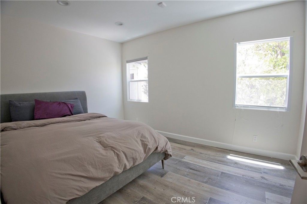 listing image 130725466019689914692
