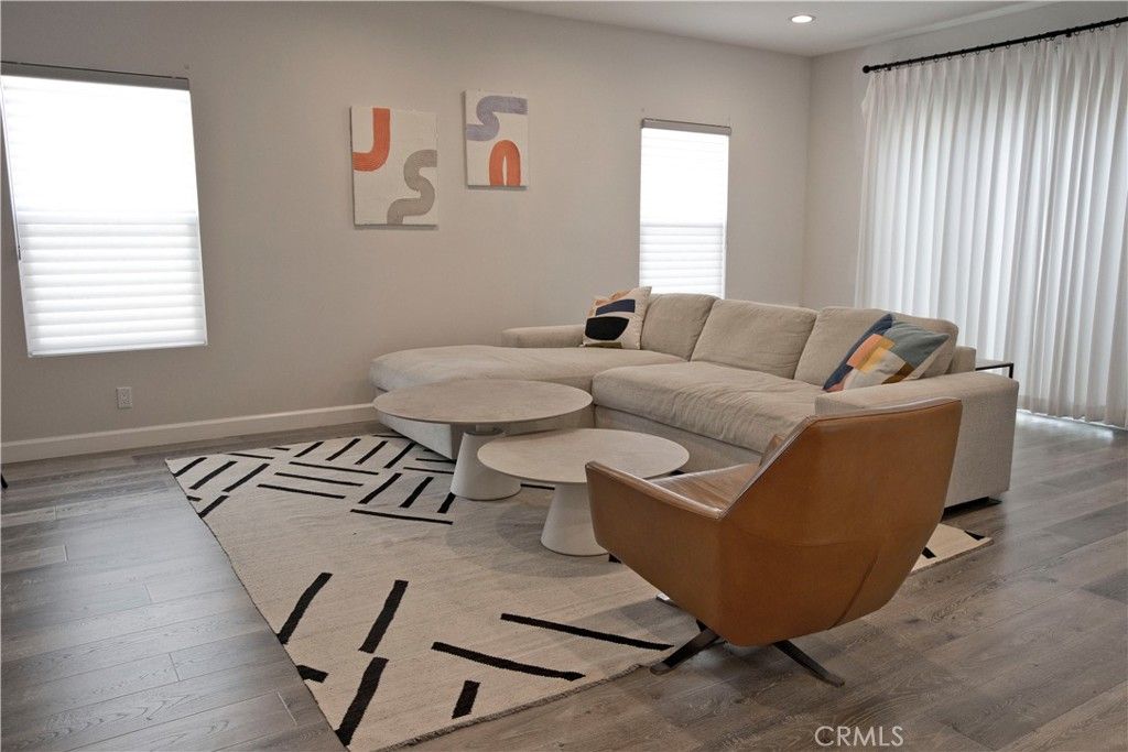 listing image 130723863759112473130
