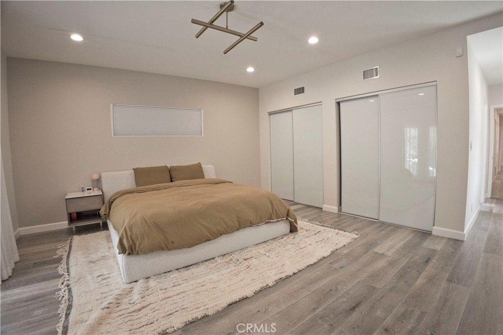 listing image 130723159667433994741