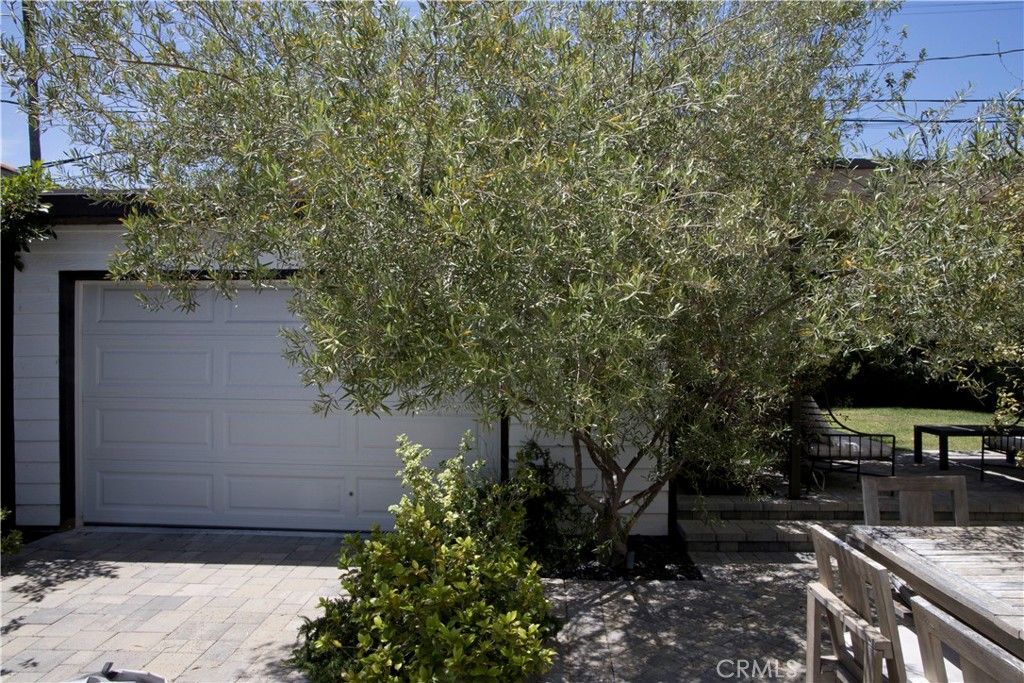 listing image 130729723003958891942