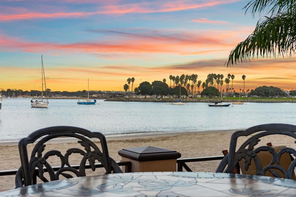 2741 Bayside Walk Walk