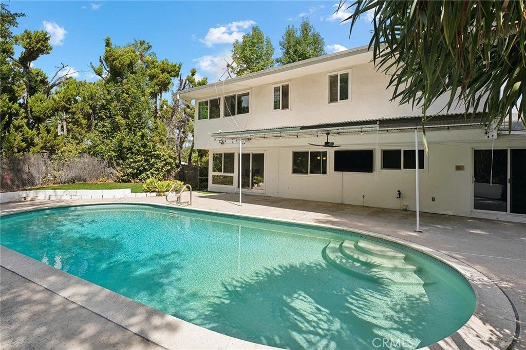 Photo of 5789 Fairhaven Avenue, Woodland Hills, CA 91367 (MLS # SR25225649)
