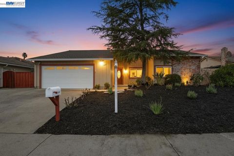 Photo of 3211 De Anza Pl Pl, San Ramon, CA 94583 (MLS # 41133304)