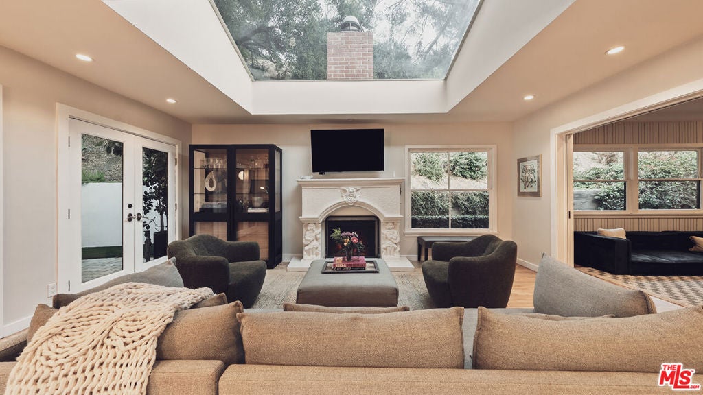 3440 Mandeville Canyon Road