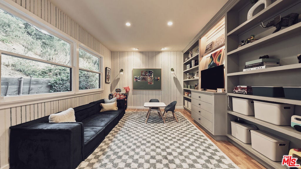 3440 Mandeville Canyon Road