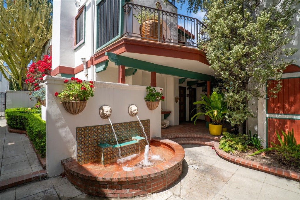 815 Roswell Avenue