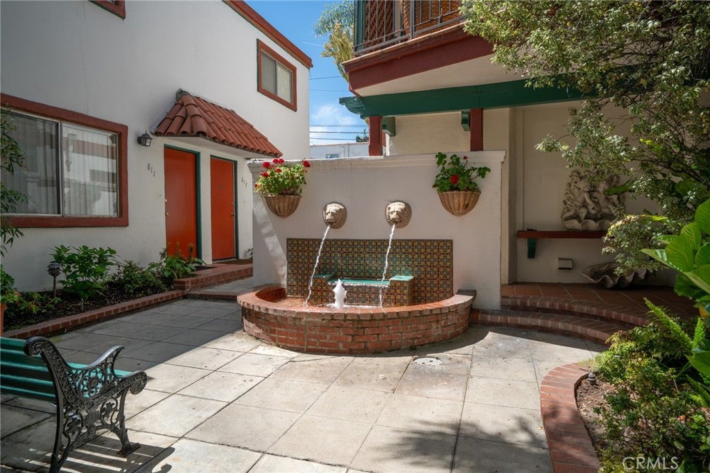 815 Roswell Avenue