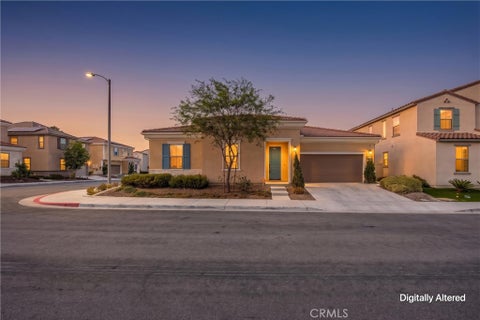 Photo of 493 N Pinewood AVE, Rialto, CA 92376 (MLS # HD26171107)