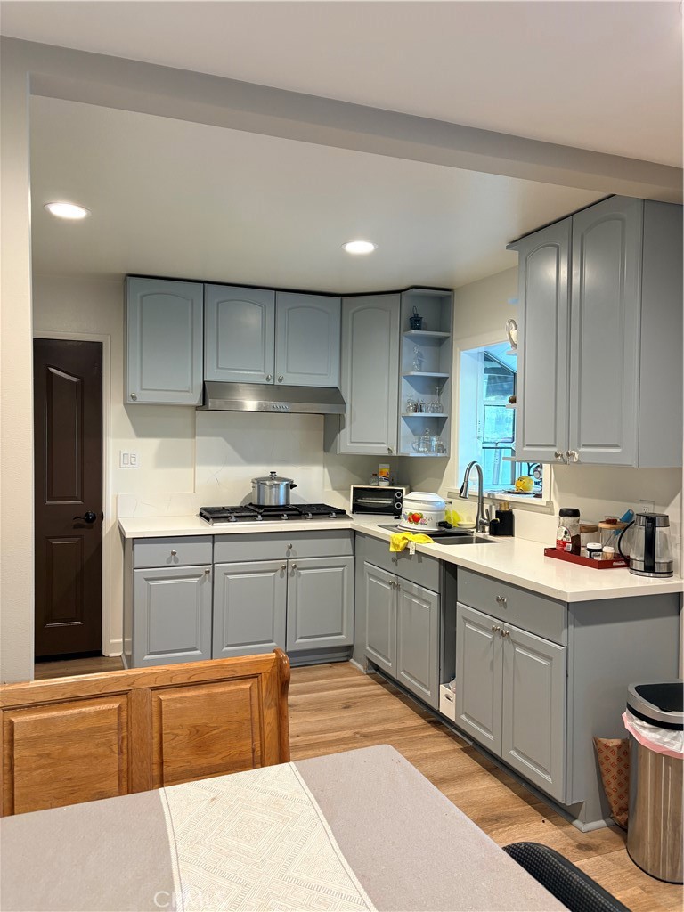 2735 W George