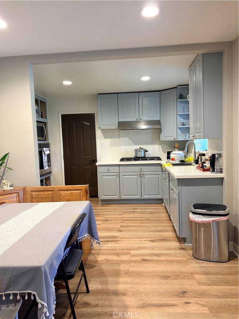 2735 W George