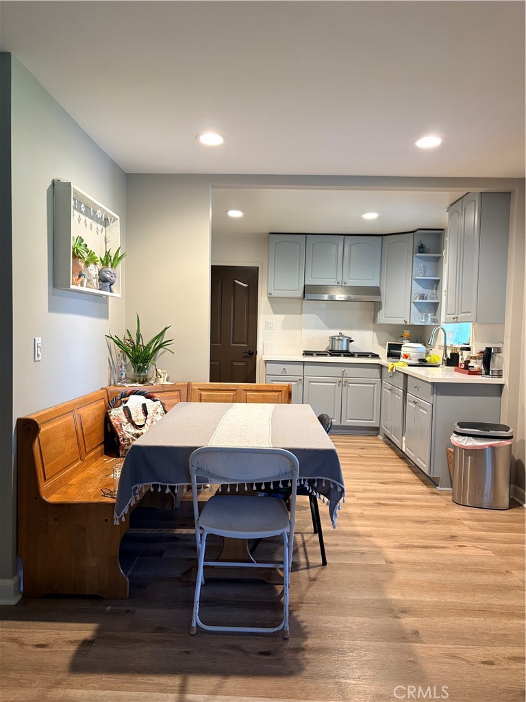 2735 W George