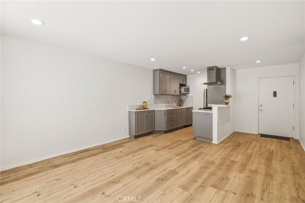 2411 Prospect Avenue 122