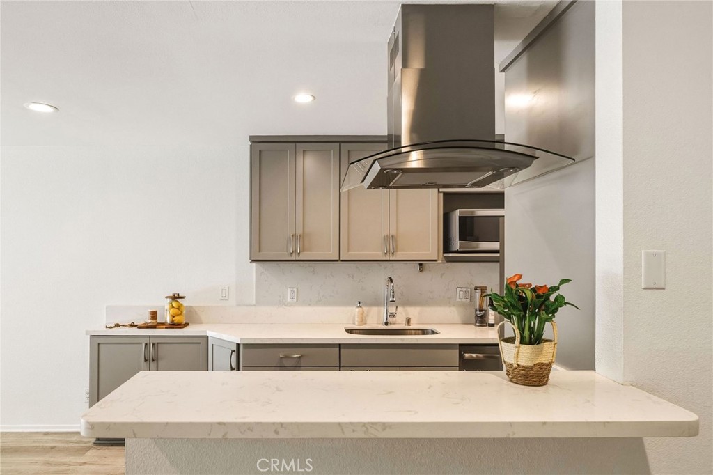 2411 Prospect Avenue 122