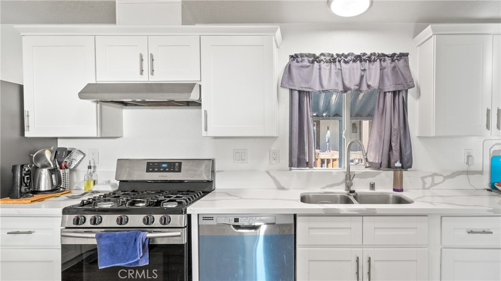 Priced to Sell - Motivated Seller! Don't miss this Move-In Ready! 4-Bed, 2-Bath Mobile Home located in the SageTree Village 1,120 sf. Manufacture year 1999, open concept. complemented by recessed lighting that enhances its bright and welcoming atmosphere. kitchen offering abundant counter space, ample cabinetry, and a skylight that fills the room with sunshine. Laundry has in area adjacent to the kitchen, Shed/storage is part of the sale. This home is just a short distance from schools, grocery stores, and popular shopping destinations. The park features: Clubhouse/Rec Room; Gym; Pool; Recreation Area; Security, Complex; Spa/Hot Tub; Other: Playground Area Do not missed out!