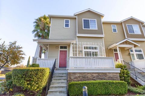 Photo of 2825 Lavender Terrace, San Jose, CA 95111 (MLS # ML82047657)