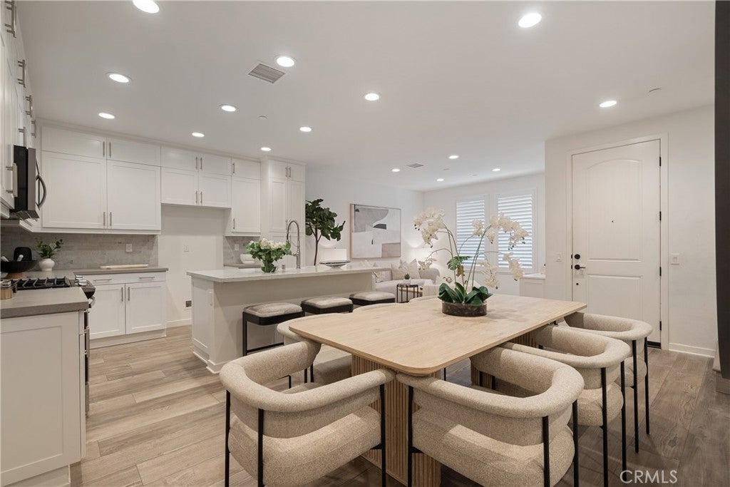 118 High Meadow Mdw, Lake Forest CA 92610