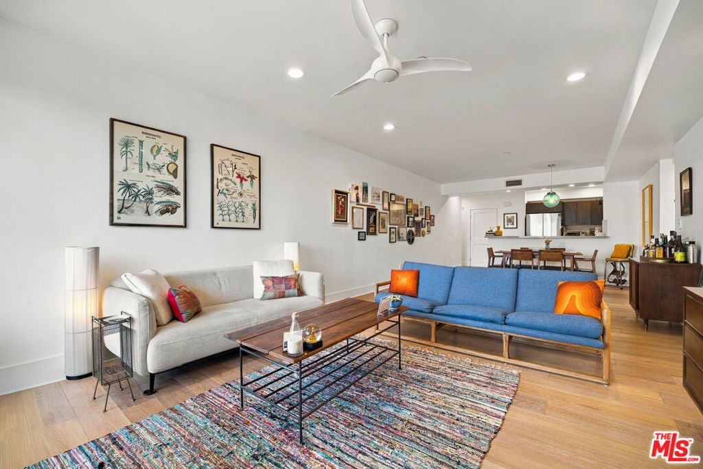 118 N Kings Road 301