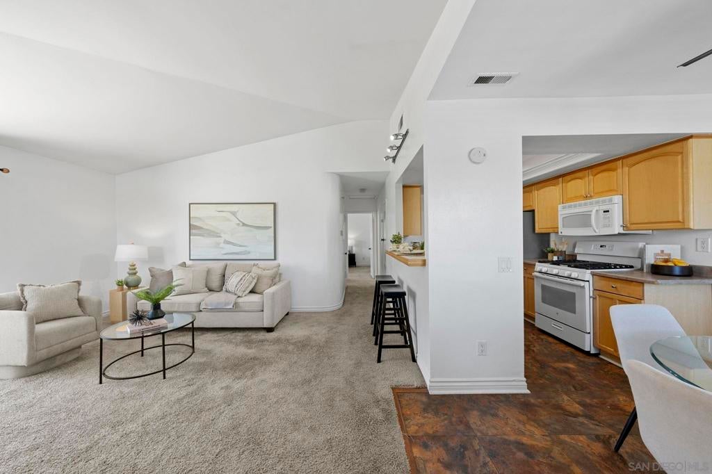 9409 Fairgrove Lane LN 204, San Diego CA 92129