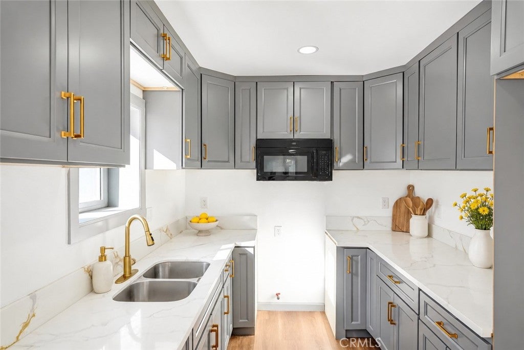 447 E 94th