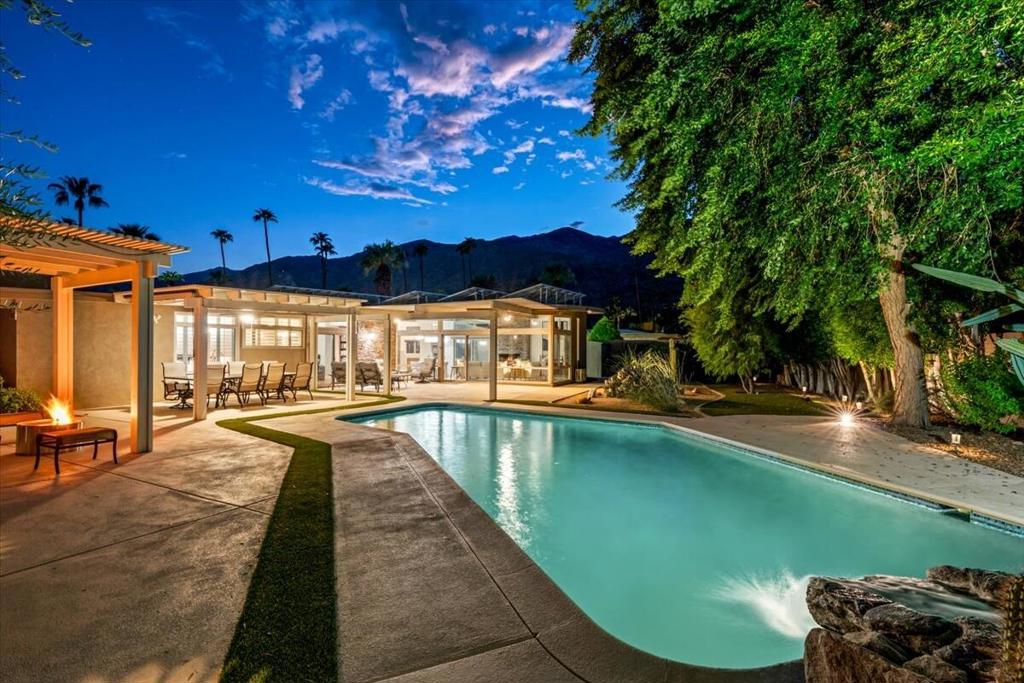 840 E Biltmore Place