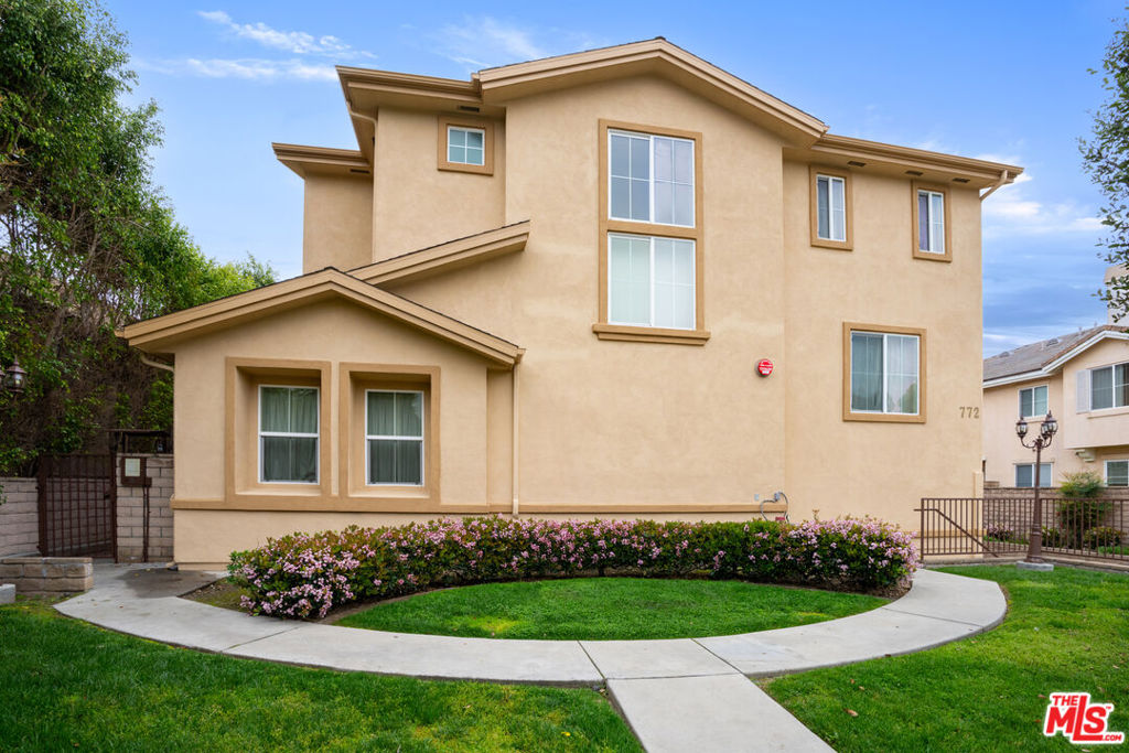 Properties 4 772 W Huntington Drive