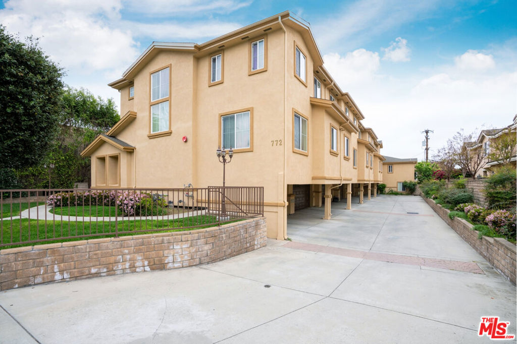 Properties 1 772 W Huntington Drive
