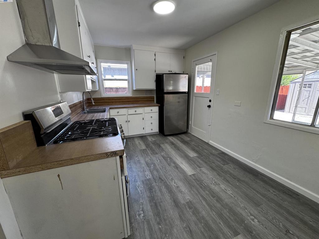 SLONZO VIL - Residential Lease