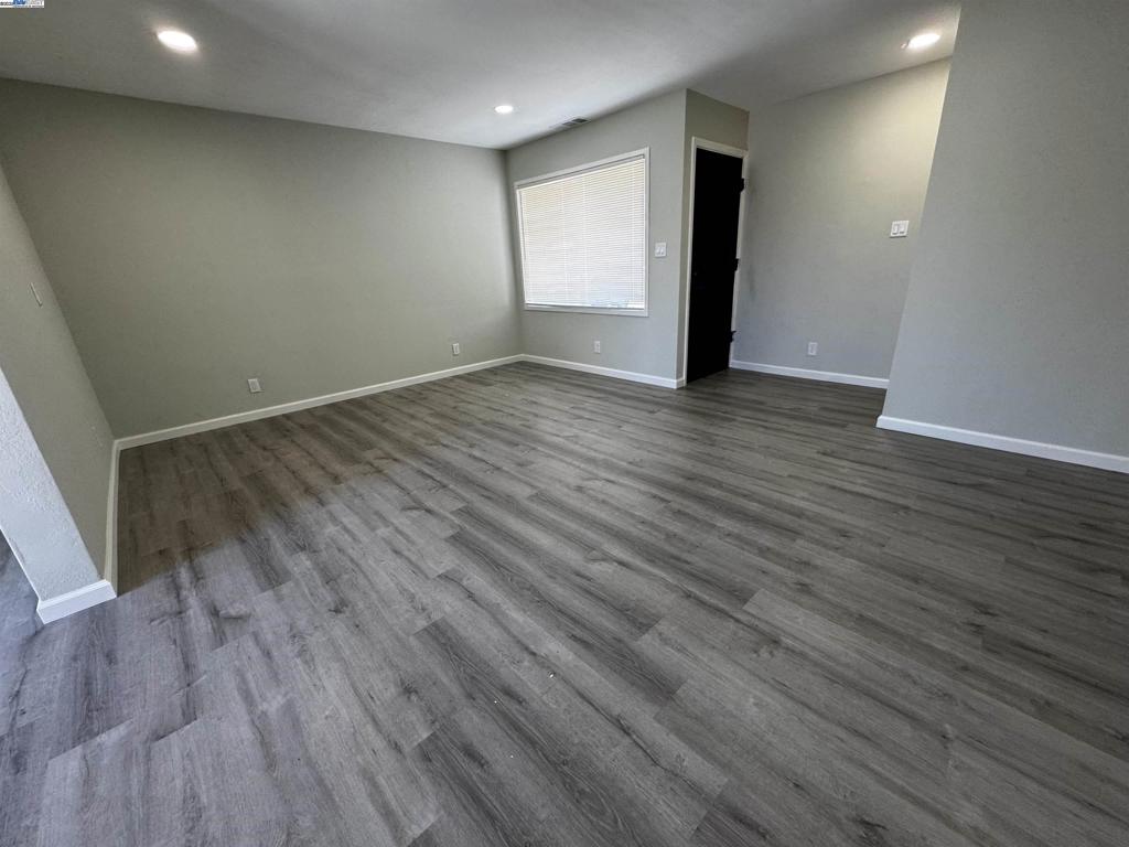 SLONZO VIL - Residential Lease