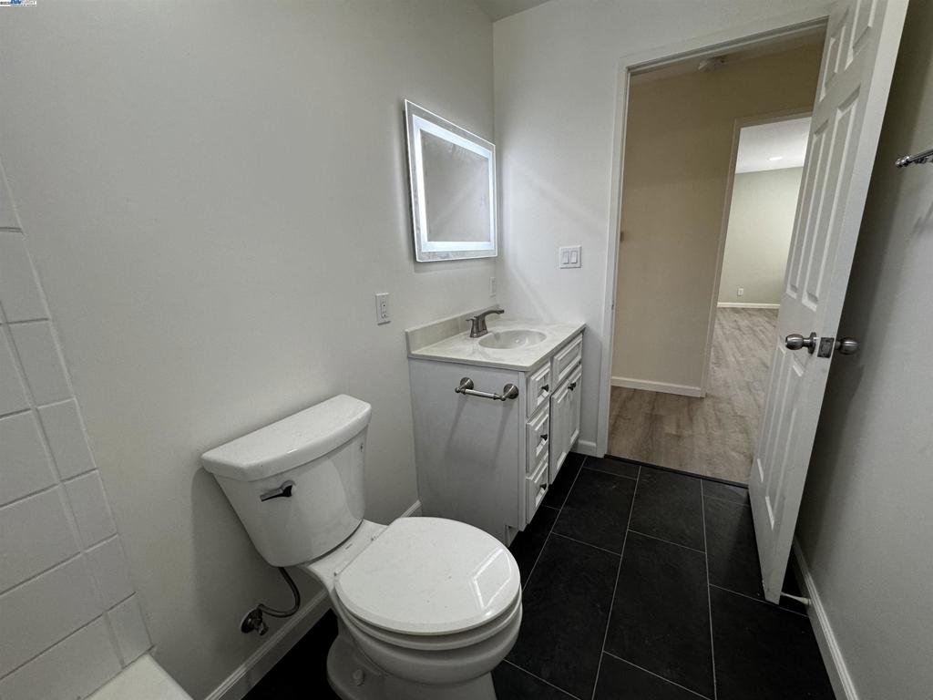 SLONZO VIL - Residential Lease