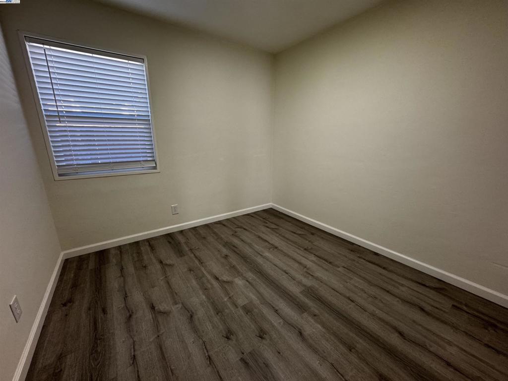 SLONZO VIL - Residential Lease