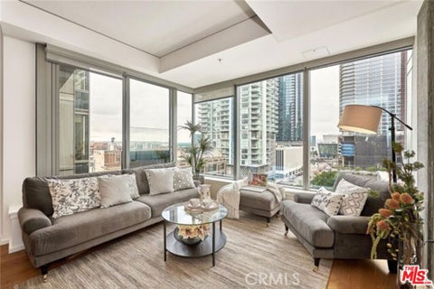 Photo of 1155 S Grand Avenue #806, Los Angeles, CA 90015 (MLS # 26102471)