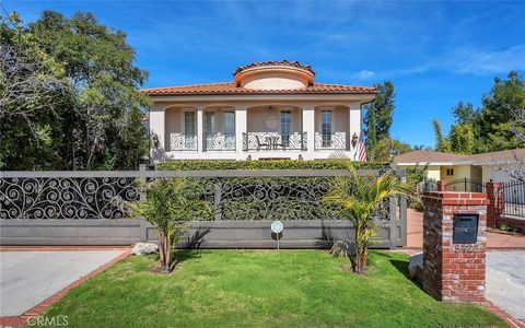 Photo of 18423 Linnet St, Tarzana, CA 91356 (MLS # SR26039682)