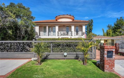 Photo of 18423 Linnet St, Tarzana, CA 91356 (MLS # SR26039682)