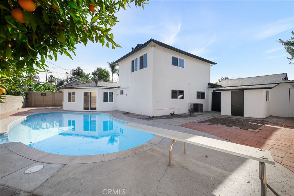 725 Robinhood Lane