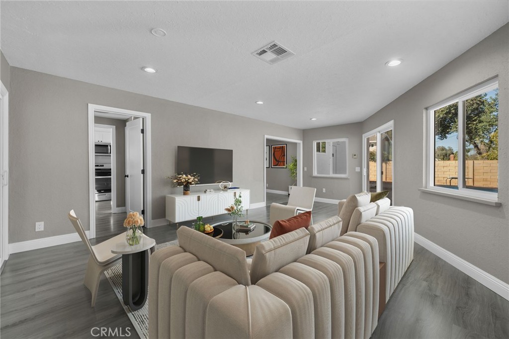 725 Robinhood Lane