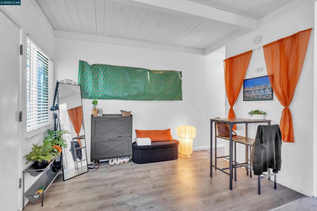 SANTA CLARA - Residential Income