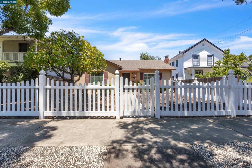 SANTA CLARA - Residential Income