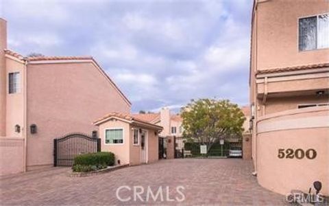 Photo of 5200 White Oak Avenue #36, Encino, CA 91316 (MLS # SR26031644)