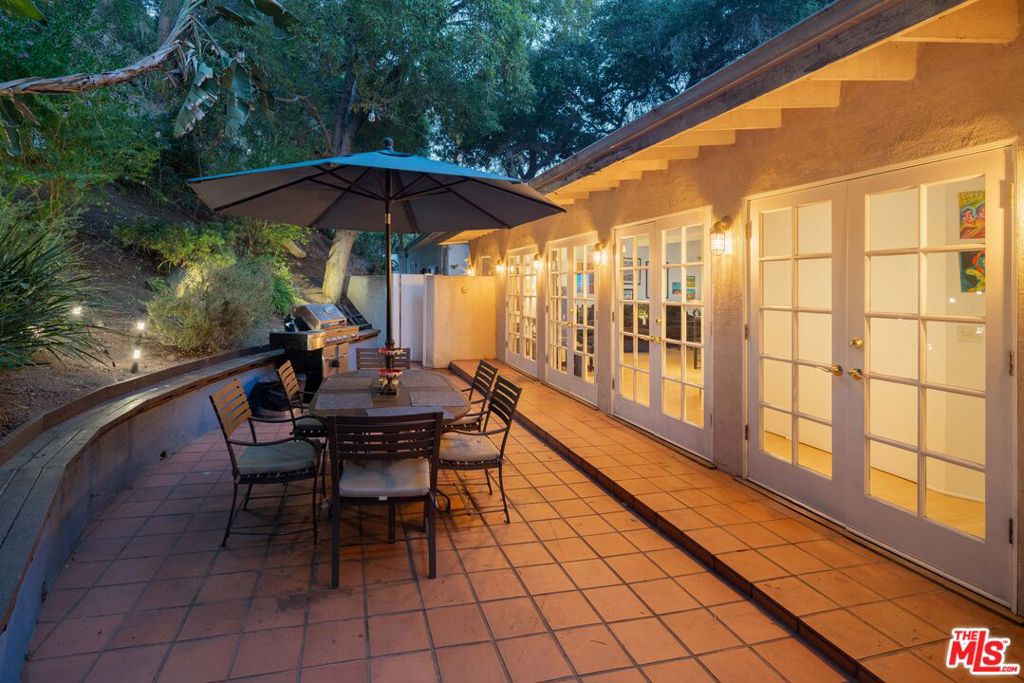 Photo of 8011 Padre Lane, Los Angeles, CA 90046 (MLS # 26858565)