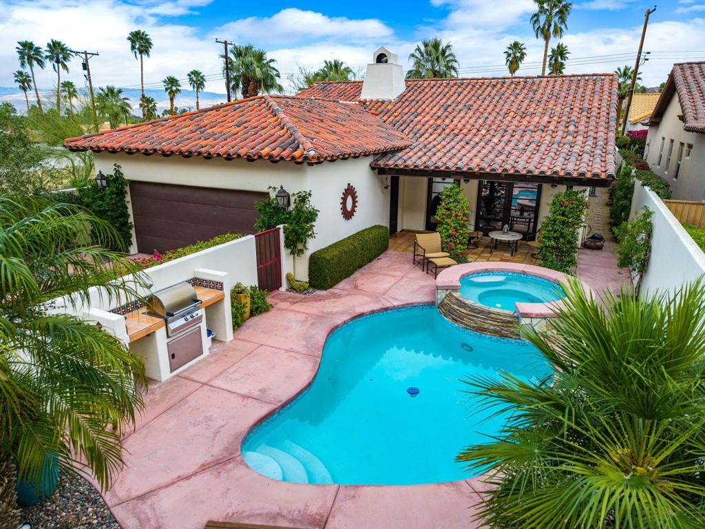 52320 Avenida Montezuma