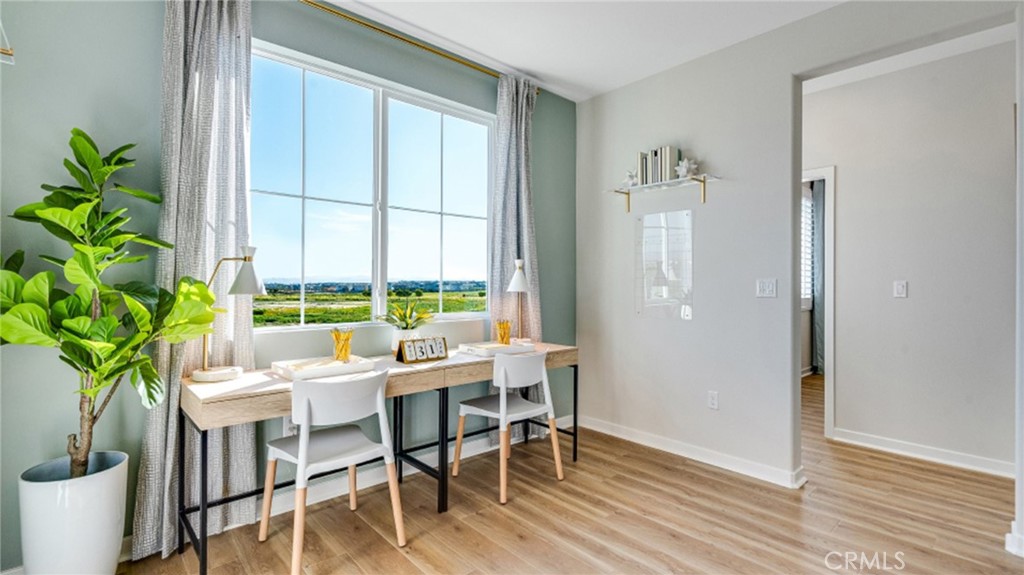 2741 E Amberley Privado