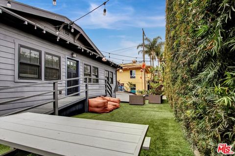 Photo of 605 Indiana Avenue, Venice, CA 90291 (MLS # 25494949) Photo of 605 Indiana Avenue, Venice, CA 90291 (MLS # 25494949)