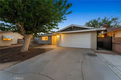Photo of 44506 Tabler Ave, Lancaster, CA 93535 (MLS # SR26066934)